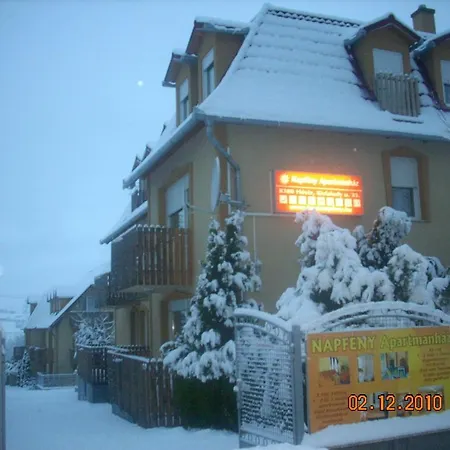 Napfény Apartmanház Appartamento *